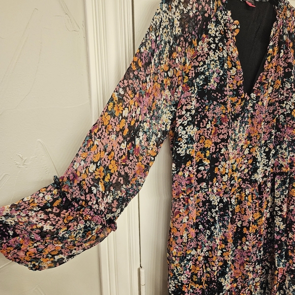 NWT Vince Camuto Long Sleeve Floral Tiered Dress - Picture 10 of 11